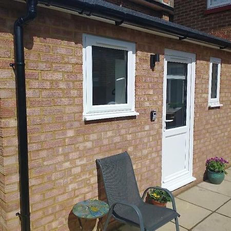 Cosy Garden Studio Room Minimum Two Night Booking Brighton Exterior foto