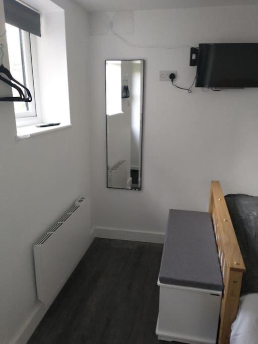 Cosy Garden Studio Room Minimum Two Night Booking Brighton Exterior foto