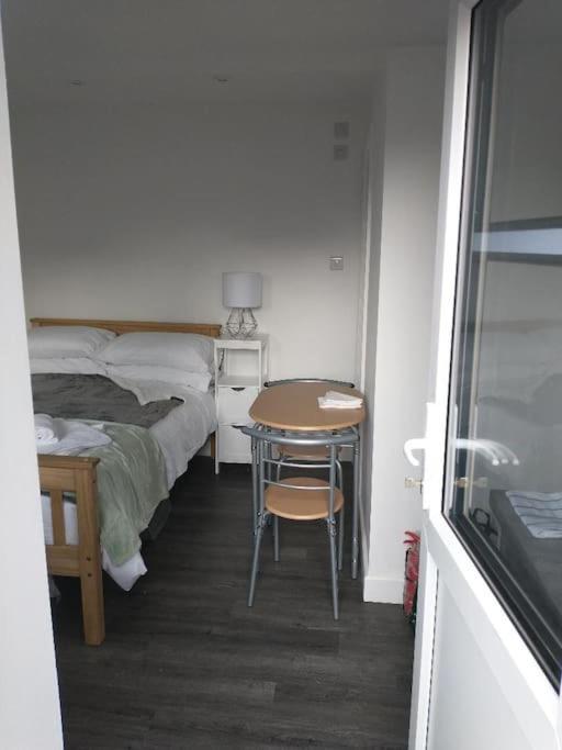 Cosy Garden Studio Room Minimum Two Night Booking Brighton Exterior foto
